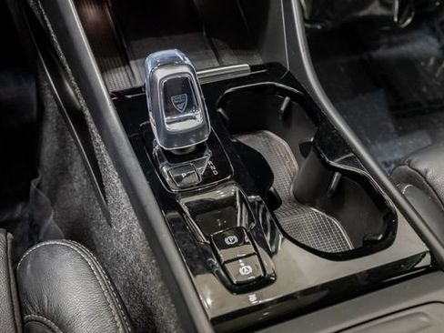 Used 2023 Volvo XC40 B5 Plus AWD/4WD image 21