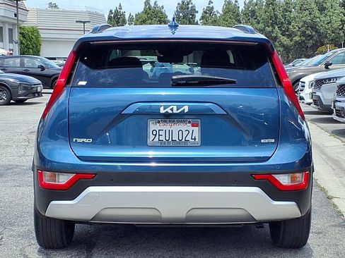 Certified 2023 Kia Niro EX FWD image 5