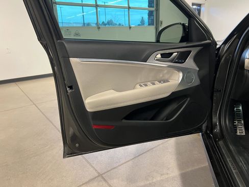 Used 2023 Genesis G70 2.0T w/ Sport Prestige Package image 28