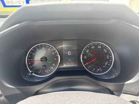 Used 2021 Toyota RAV4 XLE Premium FWD image 5