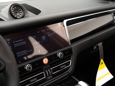 Certified 2026 Porsche Macan AWD/4WD image 25