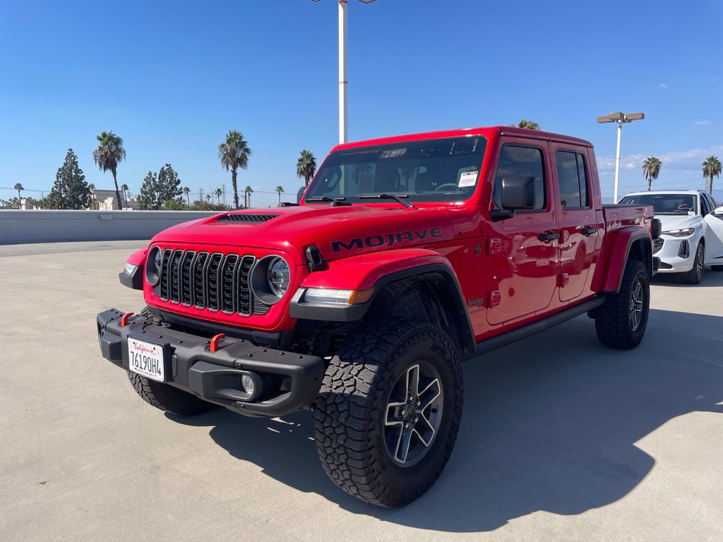 Used 2025 Jeep Gladiator Mojave AWD/4WD image 5