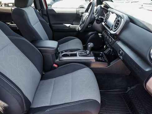 Used 2022 Toyota Tacoma TRD Off-Road AWD/4WD image 19