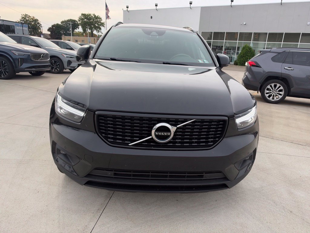 Used 2021 Volvo XC40 T5 R-Design w/ Climate Package AWD/4WD image 2