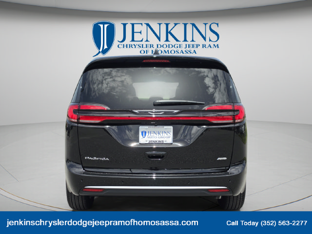 New 2027 Chrysler Pacifica Select w/ Family Tech Group AWD/4WD image 6