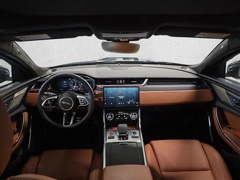 Used 2024 Jaguar XF R-Dynamic SE AWD/4WD image 9
