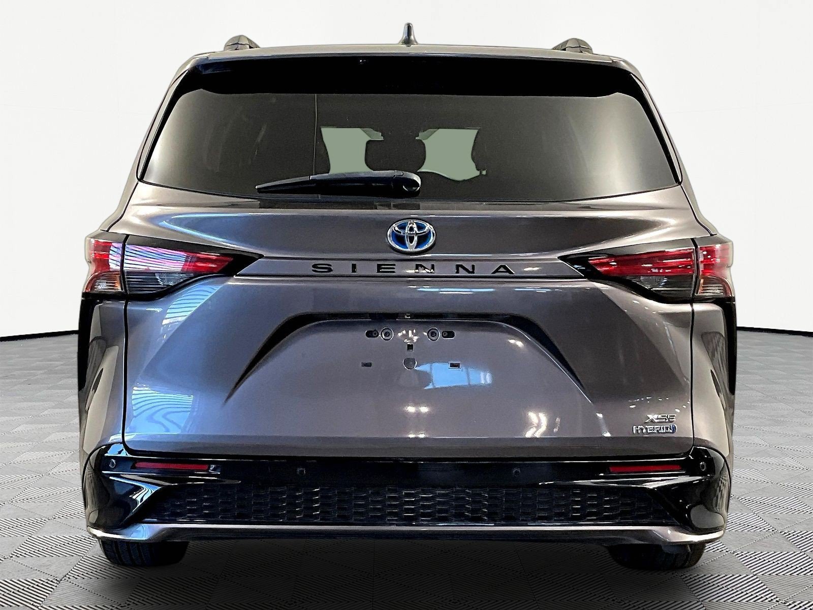 Used 2021 Toyota Sienna XSE FWD image 5