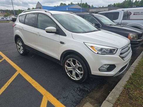 Used 2019 Ford Escape Titanium AWD/4WD image 2