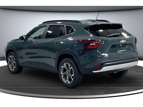 New 2026 Chevrolet Trax LT w/ LT Convenience Package FWD image 22
