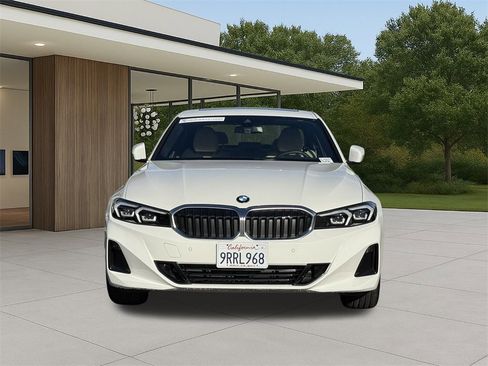 Used 2025 BMW 330i 330i w/ Premium Package image 3