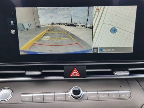 Used 2025 Hyundai Elantra SEL image 16