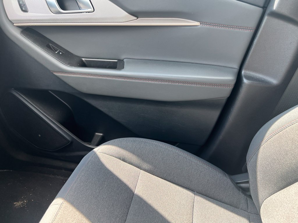 Used 2025 Ford Explorer Active AWD/4WD image 10