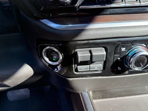 Used 2023 GMC Sierra 1500 SLT w/ SLT Convenience Package AWD/4WD image 25