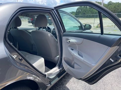 Used 2013 Toyota Corolla L FWD image 19