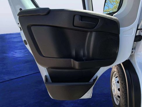 Used 2019 RAM ProMaster 2500 w/ Premium Appearance Group FWD image 15
