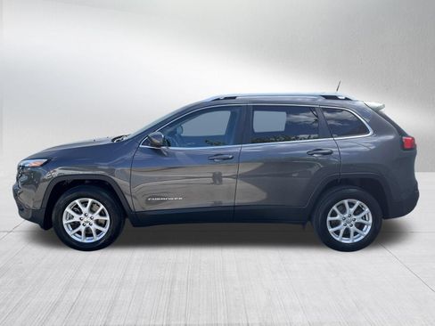 Used 2016 Jeep Cherokee Latitude w/ Cold Weather Group AWD/4WD image 4
