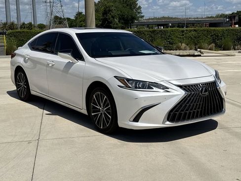 Used 2024 Lexus ES 300h w/ Premium Package image 12