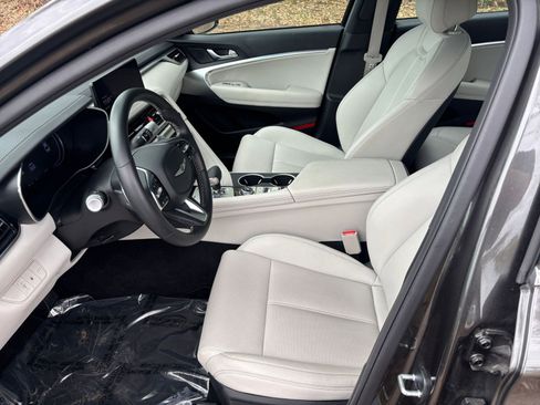 Used 2025 Genesis G70 2.5T image 27