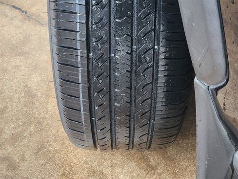 Used 2019 Toyota RAV4 Limited image 12