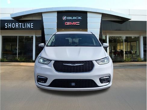 Used 2023 Chrysler Pacifica Touring-L FWD image 10