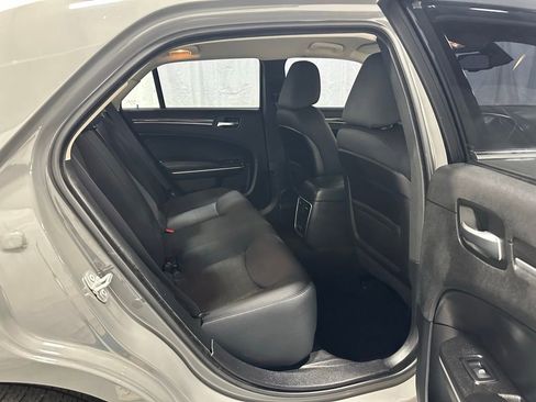 Used 2019 Chrysler 300 Touring RWD image 49
