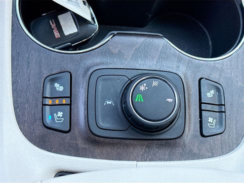 Used 2022 GMC Acadia Denali w/ Denali Ultimate Package image 20