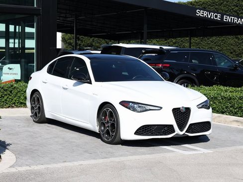 Used 2022 Alfa Romeo Giulia Veloce image 2