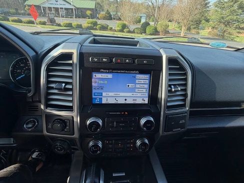 Used 2017 Ford F150 Platinum w/ Equipment Group 701A Luxury image 17