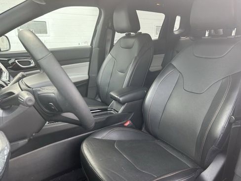 Certified 2023 Jeep Compass Limited image 8