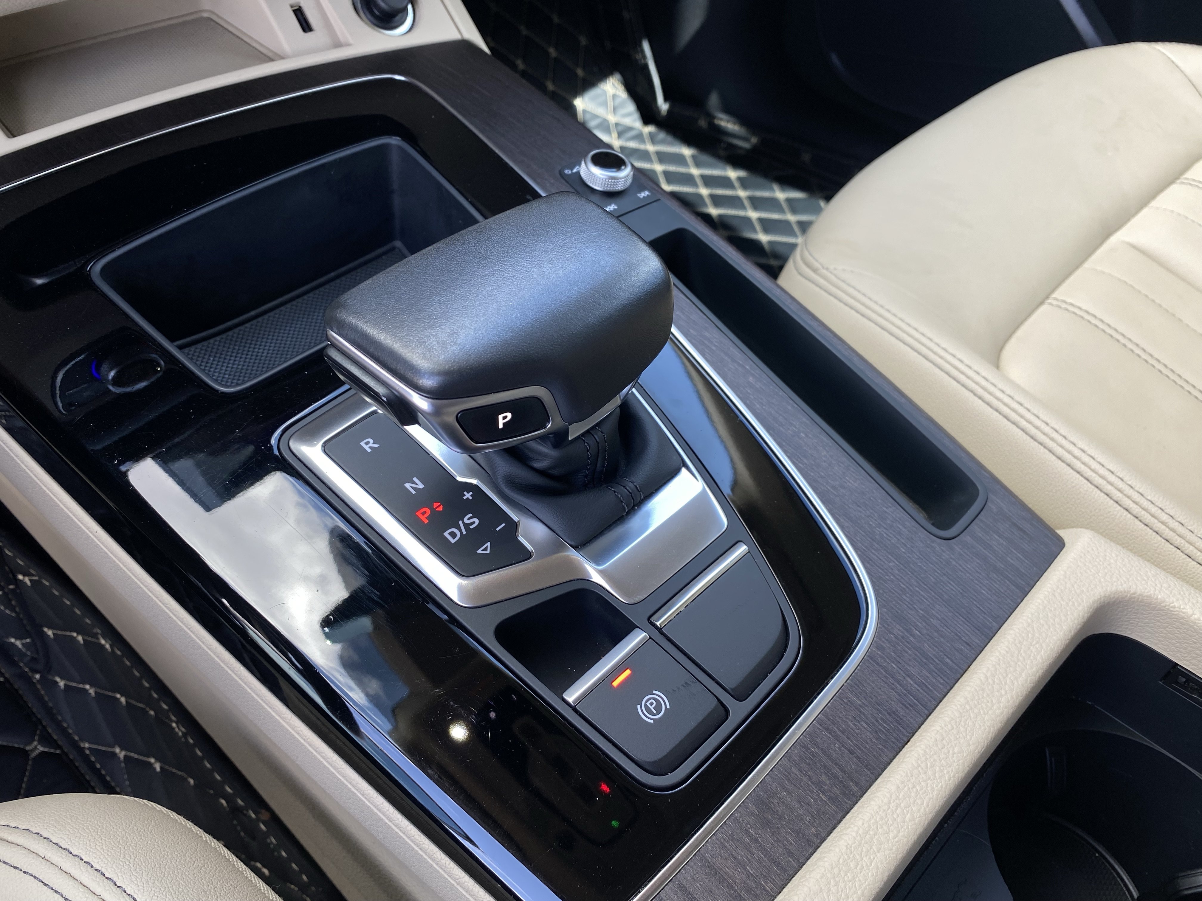 Used 2021 Audi Q5 e Premium w/ Convenience Package AWD/4WD image 28