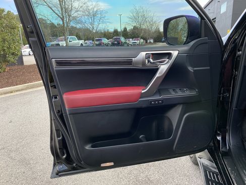 Used 2023 Lexus GX 460 Premium image 18