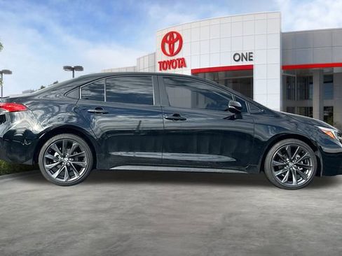 Certified 2025 Toyota Corolla SE image 3