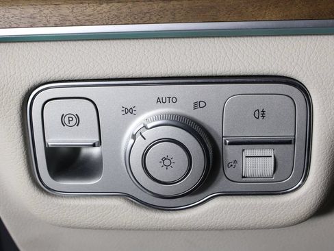 Used 2024 Mercedes-Benz GLE 450 4MATIC image 25