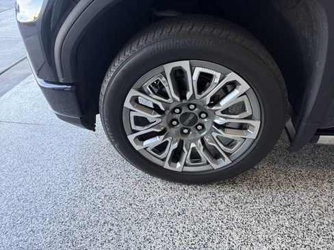 Used 2024 GMC Sierra 1500 Denali Ultimate image 3