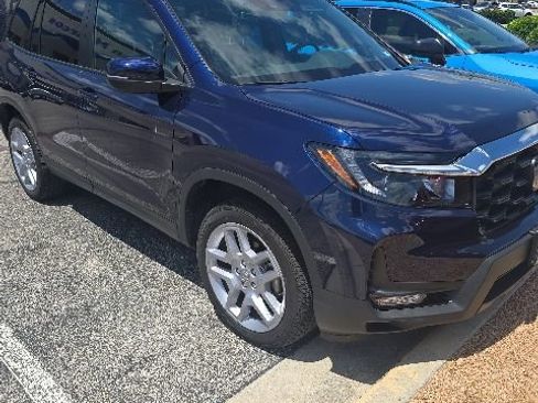 Used 2025 Honda Passport EX-L image 3