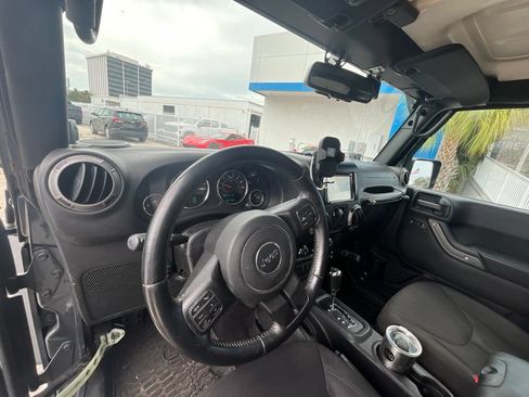 Used 2017 Jeep Wrangler Sport AWD/4WD image 9