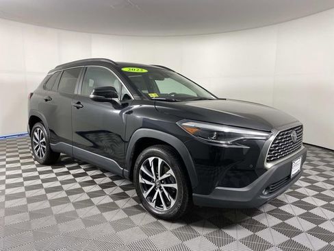 Used 2022 Toyota Corolla Cross XLE image 1