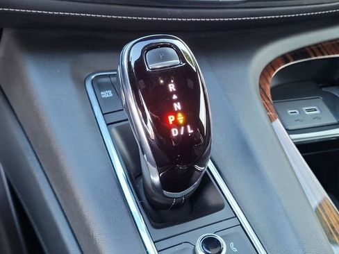 Used 2023 Cadillac Escalade Premium Luxury image 19