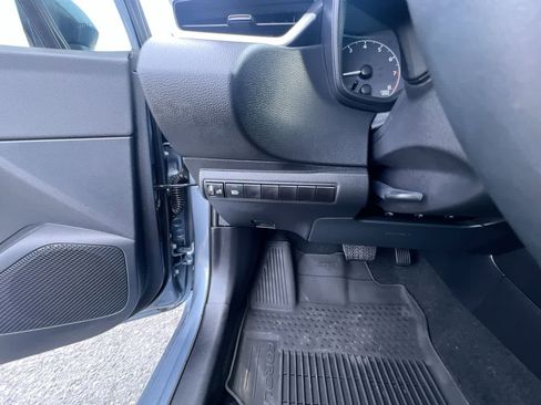 Used 2025 Toyota Corolla SE image 18