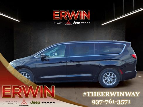 Certified 2024 Chrysler Pacifica Touring-L FWD image 4