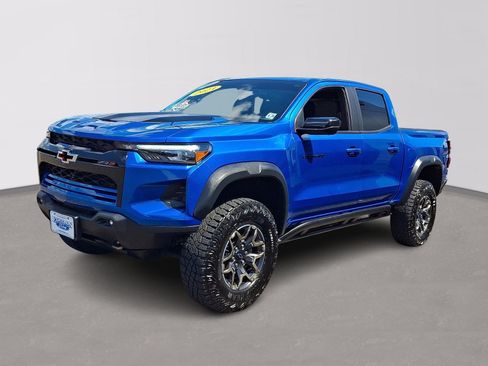 Used 2024 Chevrolet Colorado ZR2 w/ ZR2 Convenience Package III AWD/4WD image 3