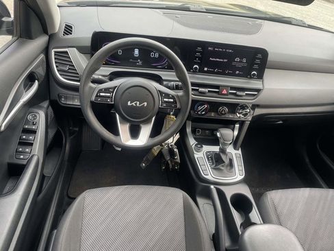 Used 2025 Kia Seltos LX AWD/4WD image 11