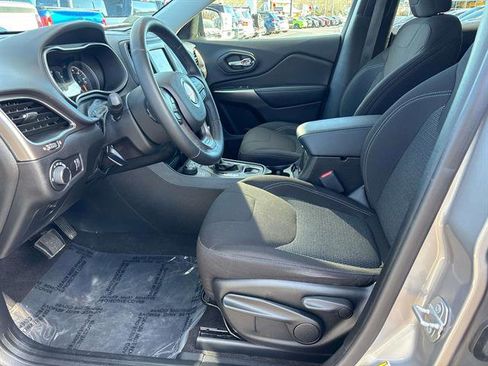 Used 2020 Jeep Cherokee Latitude w/ Cold Weather Group image 8