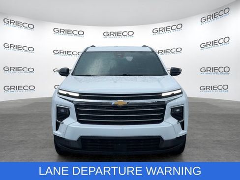 Used 2024 Chevrolet Traverse LT w/ Enhanced Driving Package FWD image 2