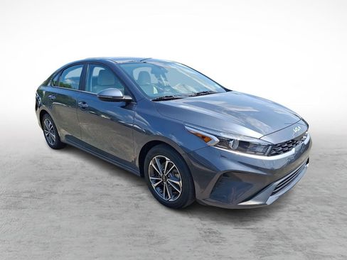 Used 2023 Kia Forte LXS w/ LXS Technology Package FWD image 7