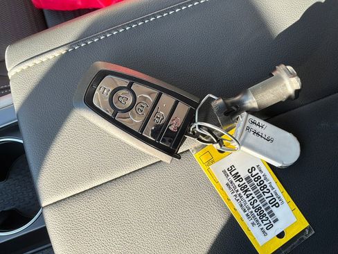 Used 2025 Lincoln Nautilus Reserve image 2