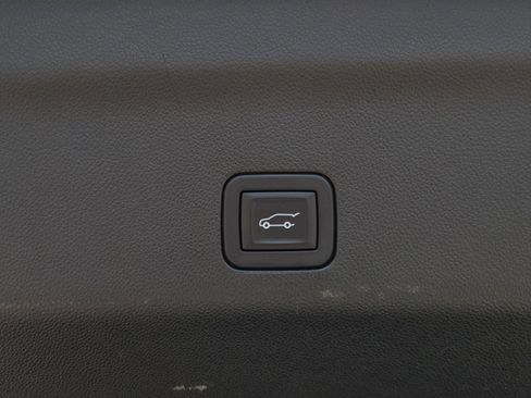 Used 2025 GMC Yukon Denali image 9