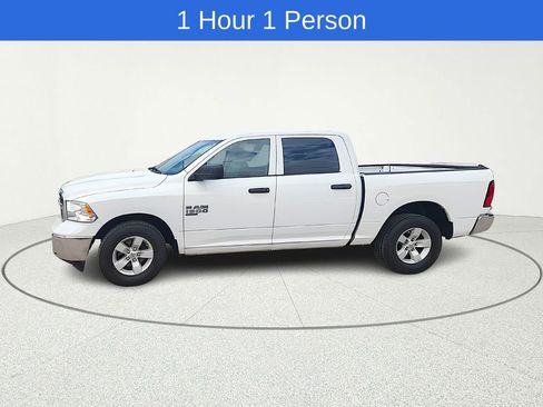 Used 2022 RAM 1500 Classic SLT image 2