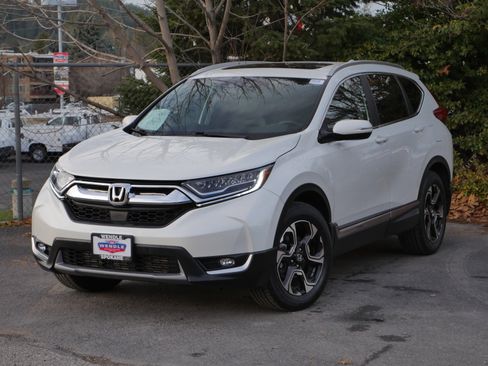 Used 2018 Honda CR-V Touring image 2