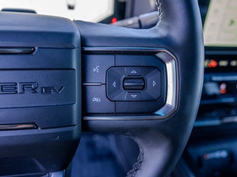 Used 2025 GMC Hummer EV 3X w/ LPO, Roof Cross Rail Package image 7